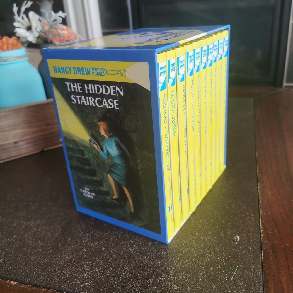 Mint condition ten Nancy Drew mystery books in a beautiful box set